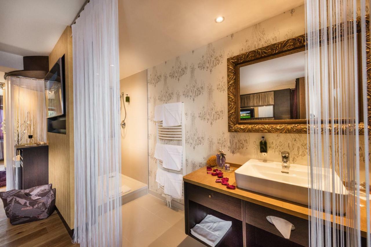 Hotel Winzer Wellness & Kuscheln Sankt Georgen im Attergau Exterior photo